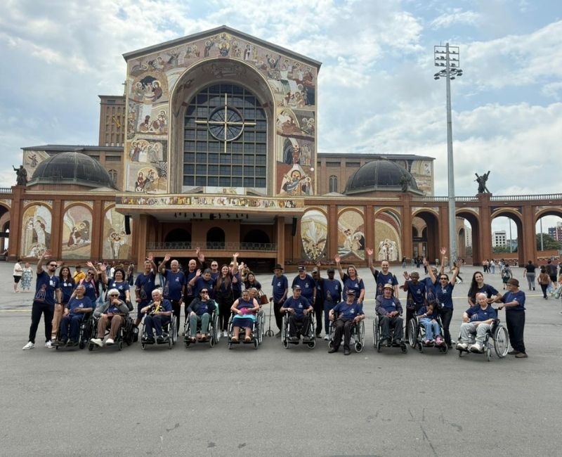 Lar Irm� Maria Augusta realiza primeira romaria ao Santu�rio Nacional de Aparecida